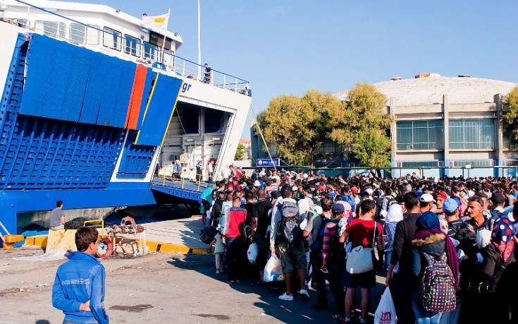 Το Υπ. Ναυτιλίας θα ναυλώσει δυο πλοία για τους πρόσφυγες από τον καταυλισμό της Μόριας στην Μυτιλήνη